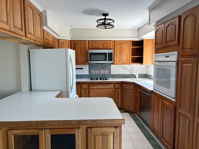 4 bed, 2308 sqft, $3,350 — Photo 2