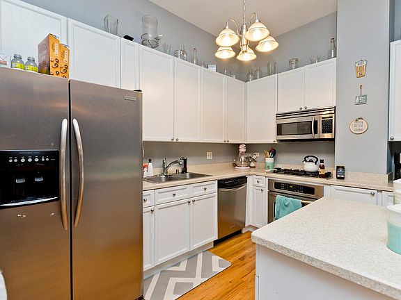3rd image of 1350 W Fullerton Ave #2