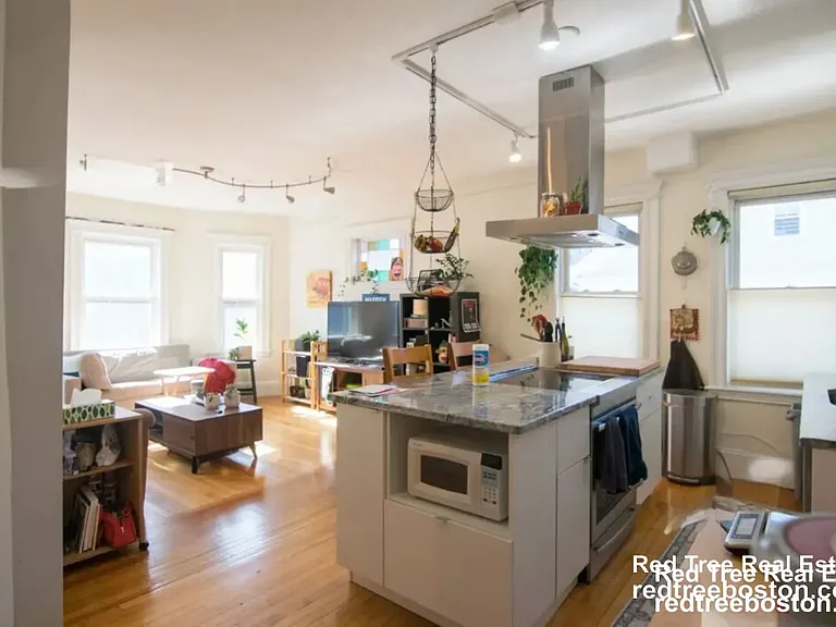 229 Harvard St #6 — Photo 2