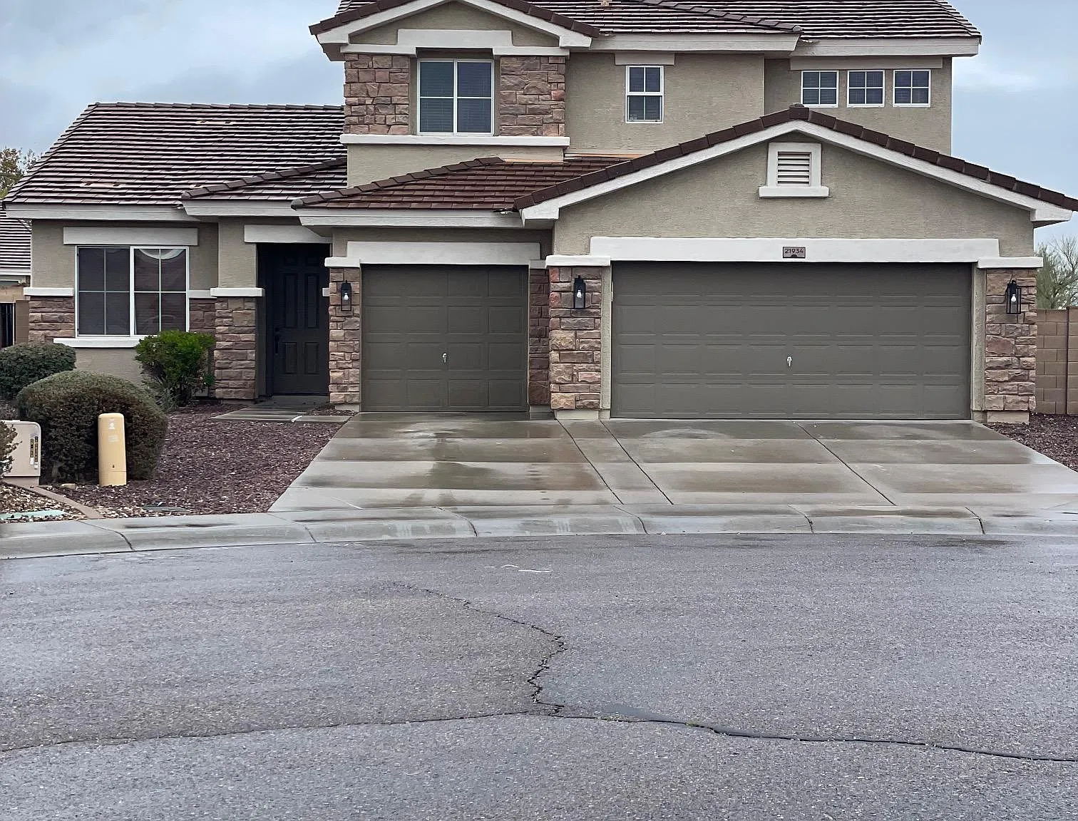 5 bed, 3.5 bath, 3176 sqft, $2,900 — Photo 2