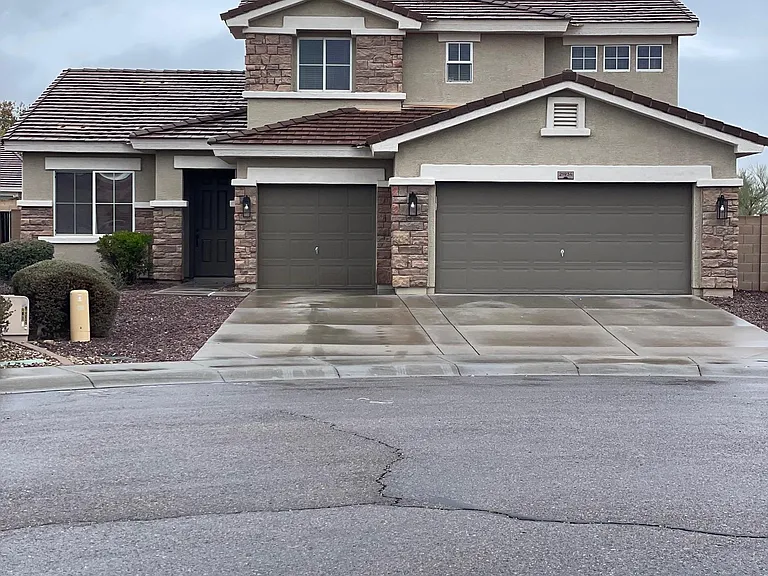 21934 W Lasso Ln — Photo 2