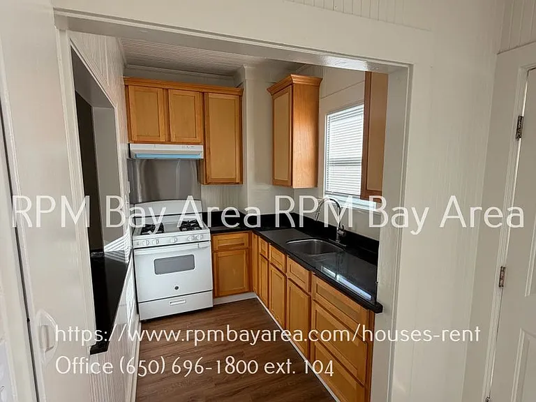 1057C Grand Ave — Photo 1
