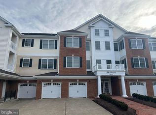 15231 Royal Crest Dr APT 302, Haymarket, VA 20169