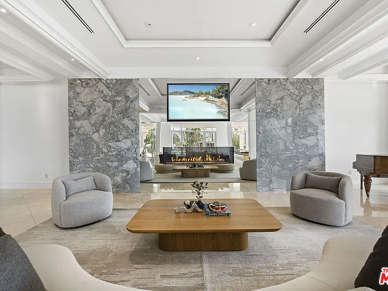 360 Trousdale Pl — Photo 5