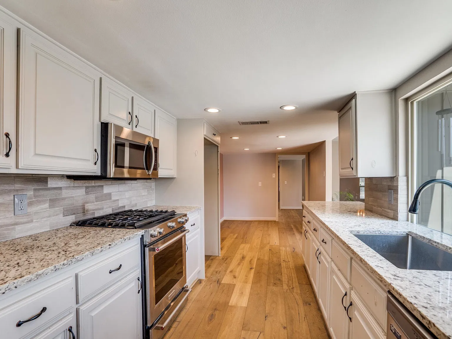 4 bed, 2100 sqft, $3,250 — Photo 3