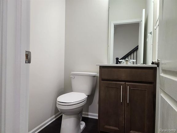 4th image of 4025 Nottingham Ct #120