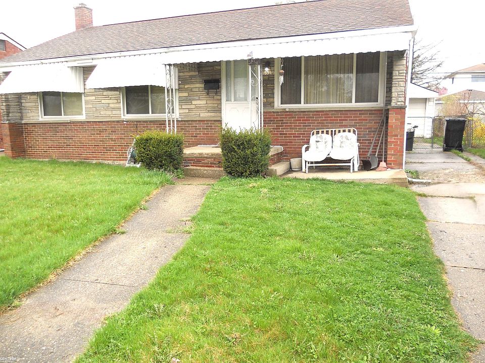 1st image of 28349 Groveland St