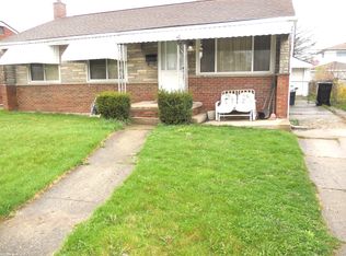 28349 Groveland St, Roseville, MI 48066
