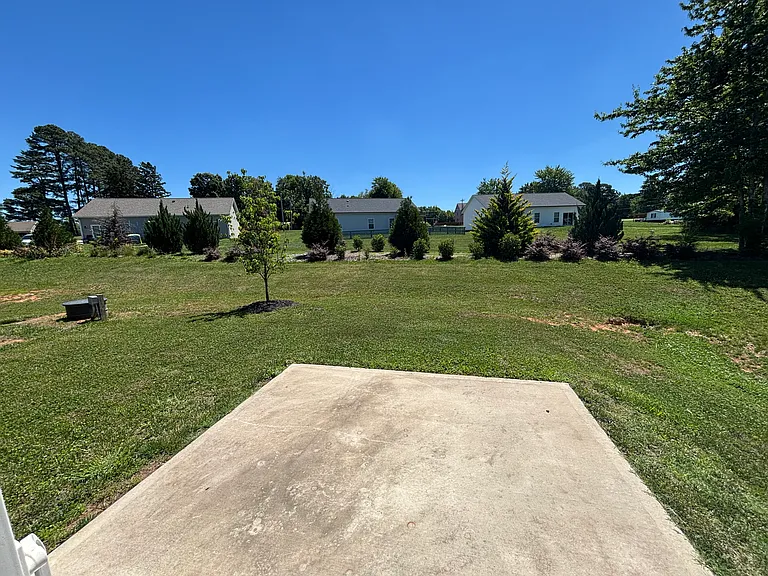 113 Woodstone Ln — Photo 11