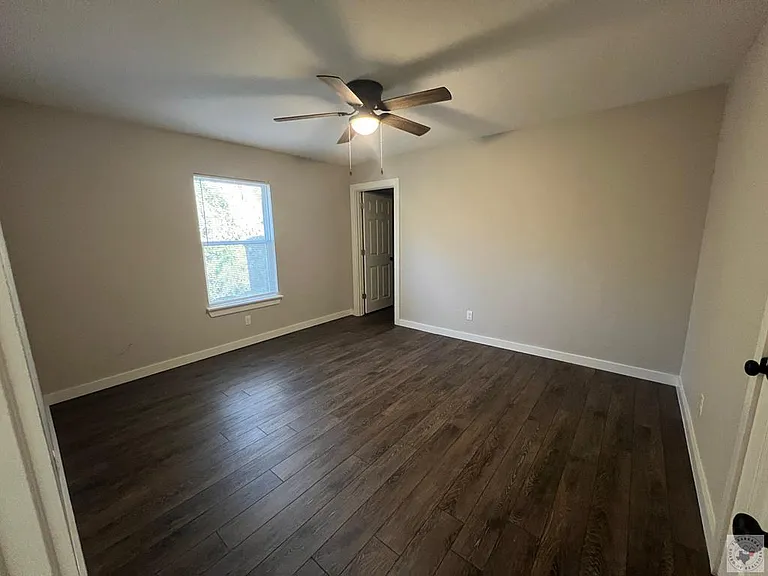 621 Champion Pl — Photo 8