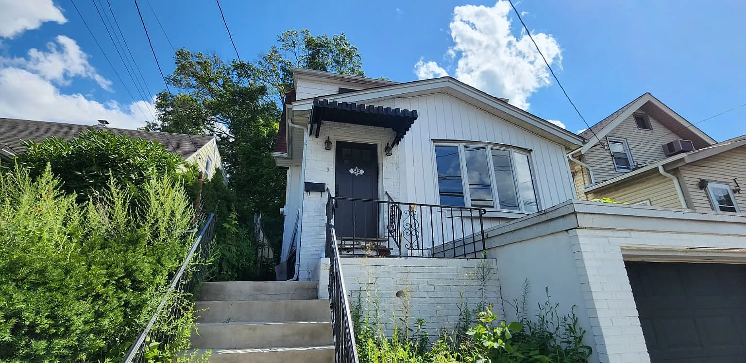 3 bed, $3,300 — Photo 2