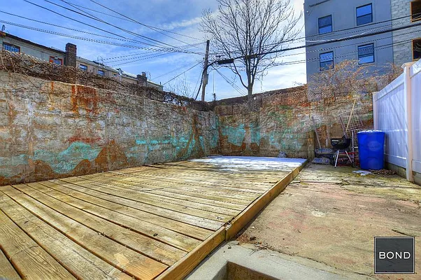 Rented by Bond New York | media 18