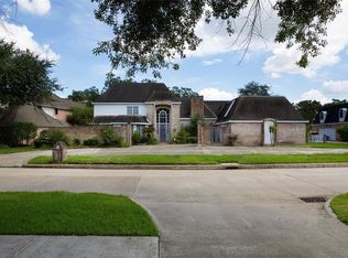 3019 Country Club Dr, Pearland, TX 77581