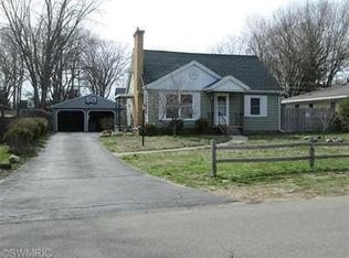957 Parkhurst Ave NW, Grand Rapids, MI 49504