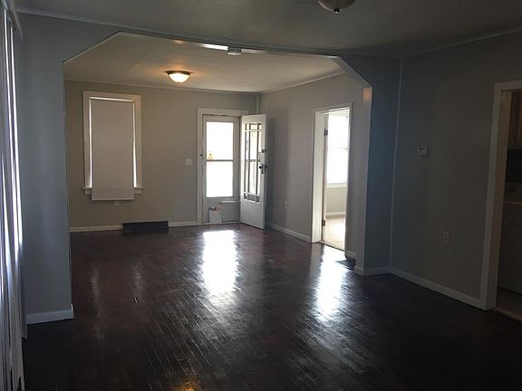 5th image of 106 W Jackson St