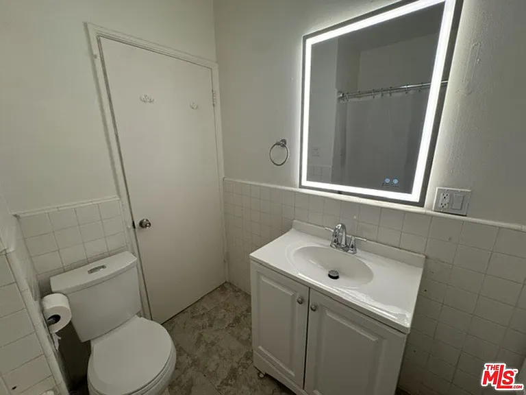 942 Havenhurst Dr — Photo 13