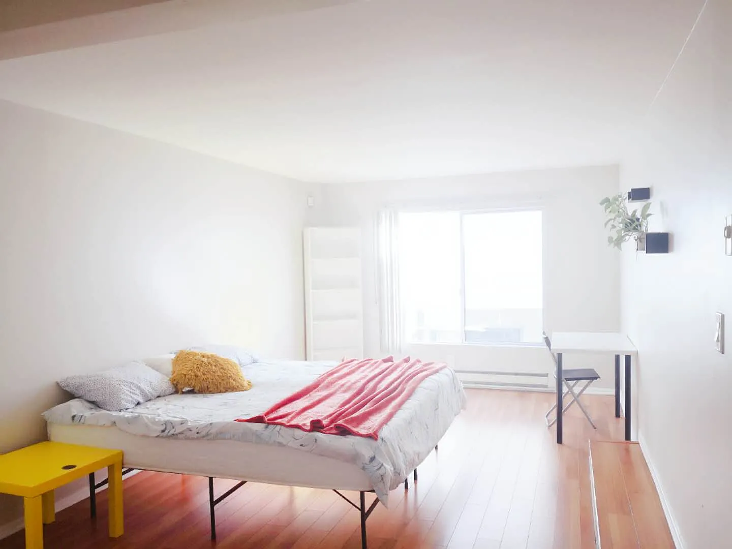1424 Amherst Ave #QPT - Smart Room — Photo 2
