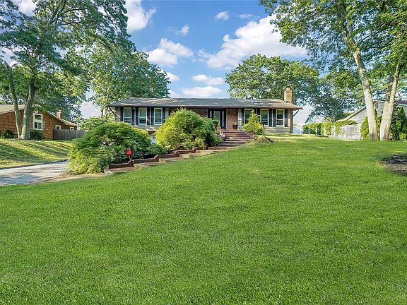 2nd image of 49 Woodland Ln