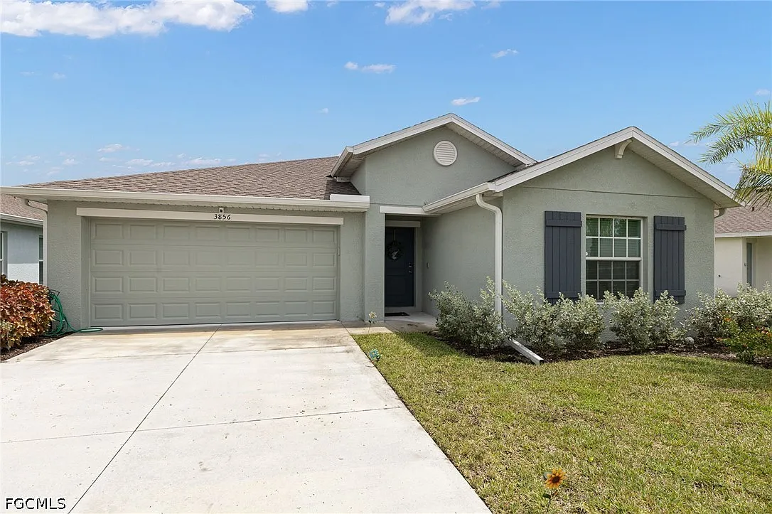 4 bed, 2.0 bath, 1937 sqft, $2,000 — Photo 1