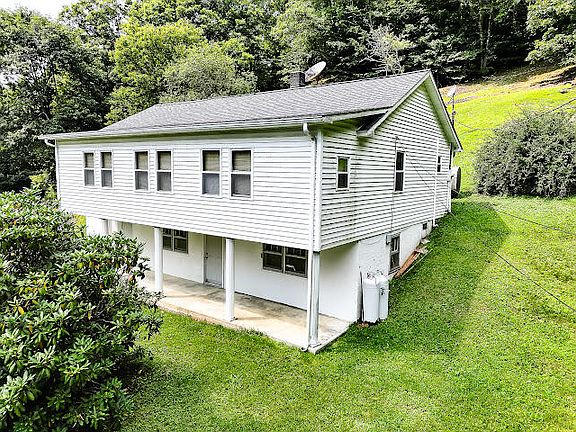 3rd image of 3634 Pine Creek Rd