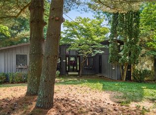 322 Locust Ln, Senecaville, OH 43780