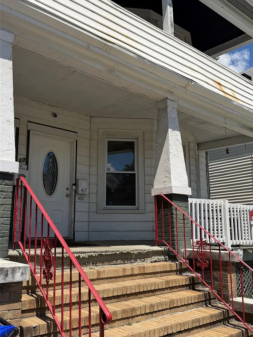 2 bed, 1.0 bath, 1200 sqft, $1,900 — Photo 2