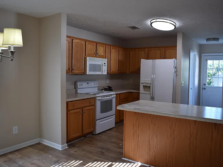 607 Dunloe Cir — Photo 3