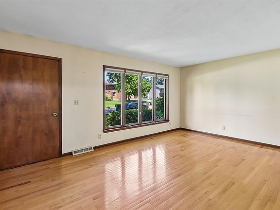 4th image of 4405 73rd St