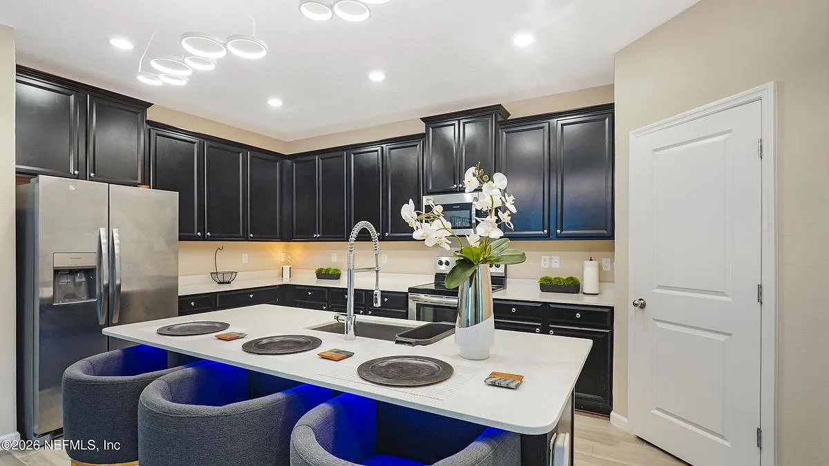 4 bed, 3.0 bath, 2028 sqft, $2,750 — Photo 4
