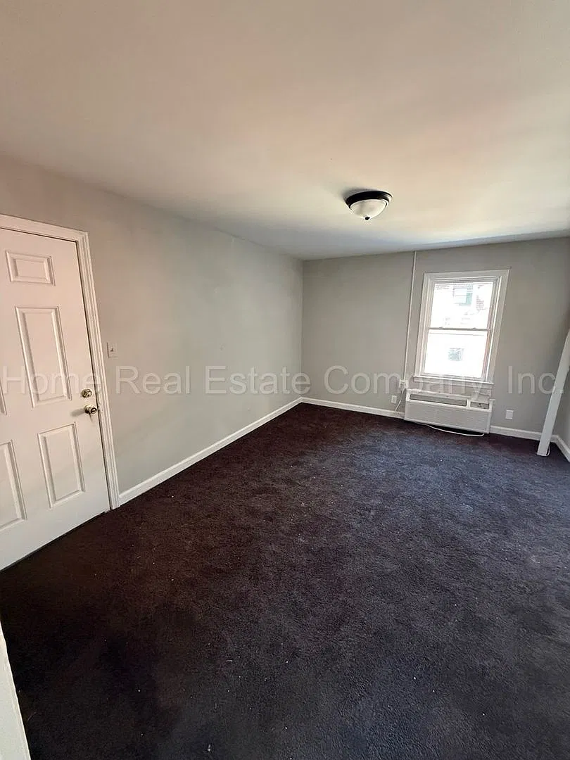 1435 Clark Avenue Apt C — Photo 2