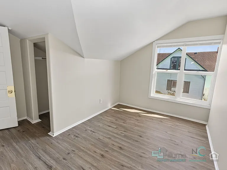 400 N Holladay Dr — Photo 6