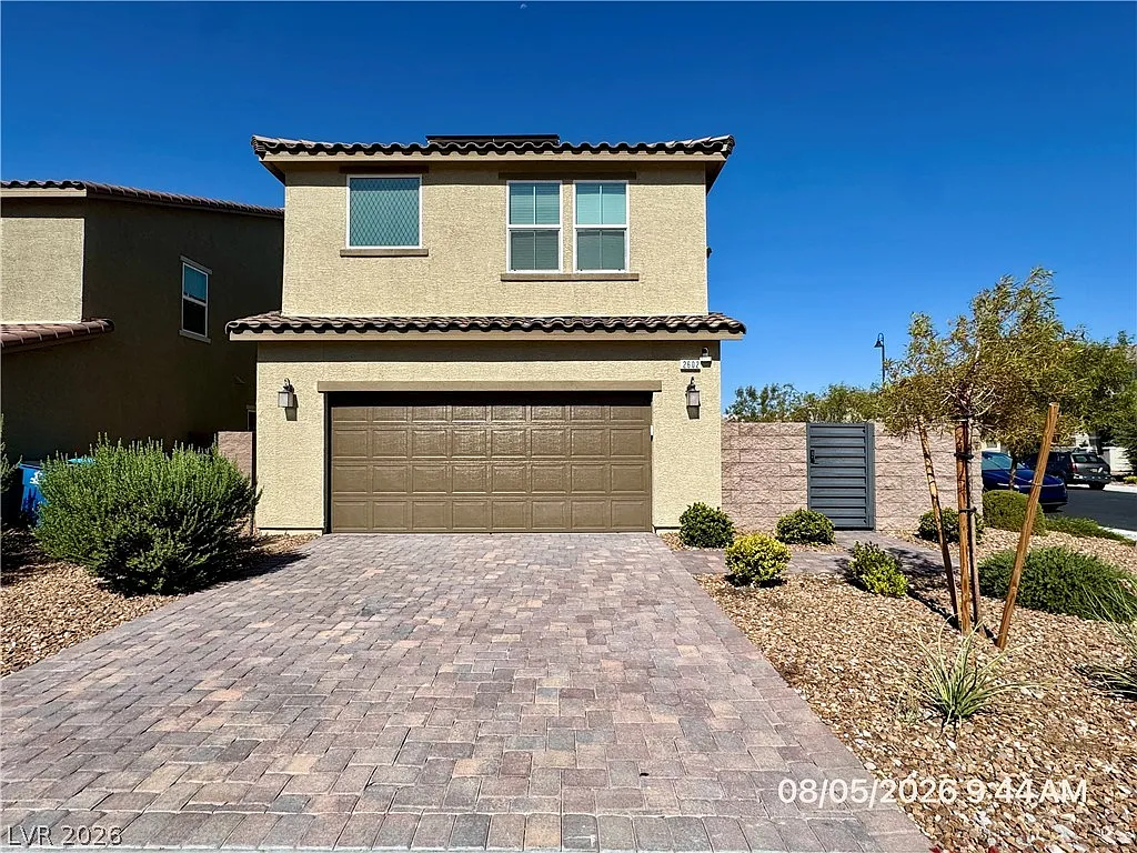4 bed, 3.0 bath, 2040 sqft, $2,600 — Photo 2