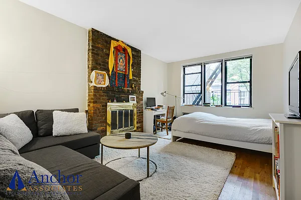 Rented by Anchor Associates | media 6