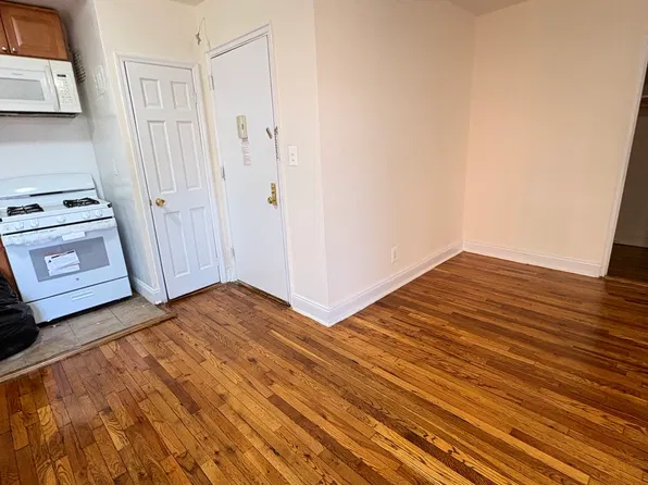 18-22 21st Avenue image 1 of 5