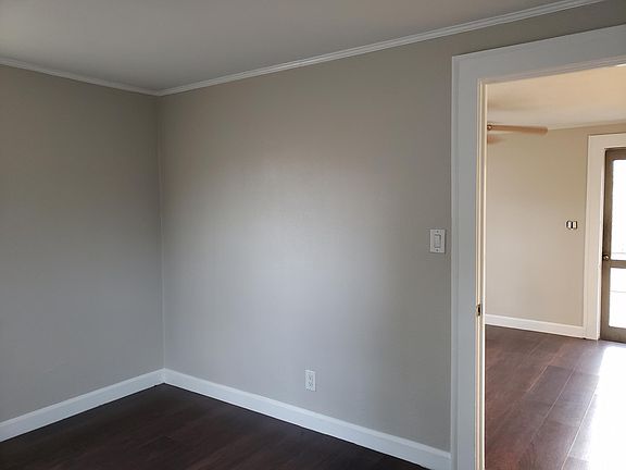 3rd image of 212 E 49th St