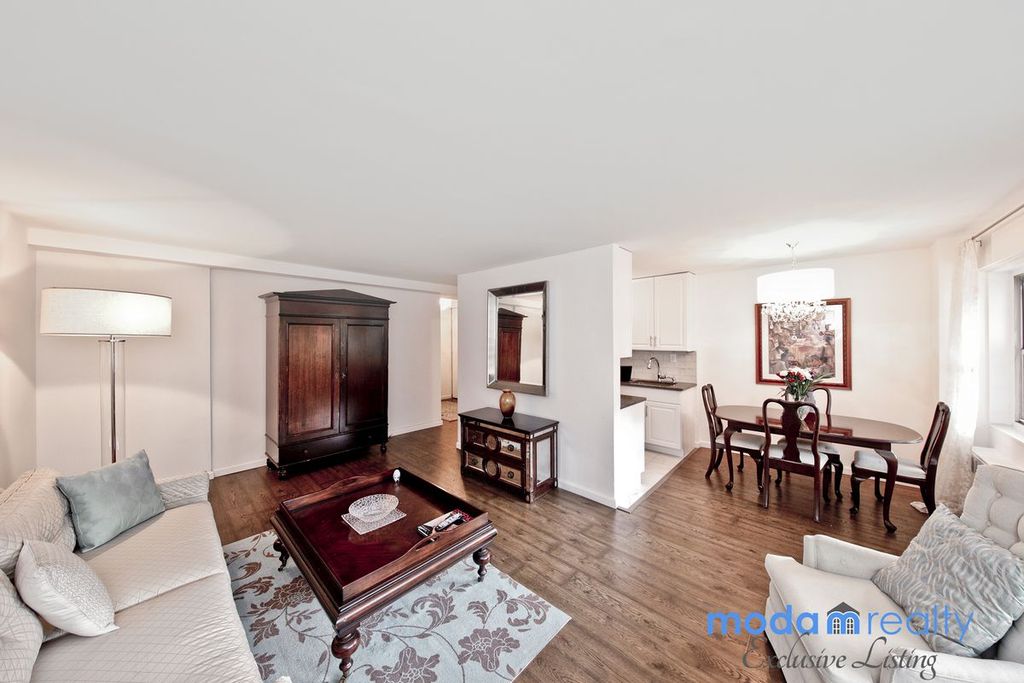 2 Bed 1 Bath Property, New York • 900 Sq Ft