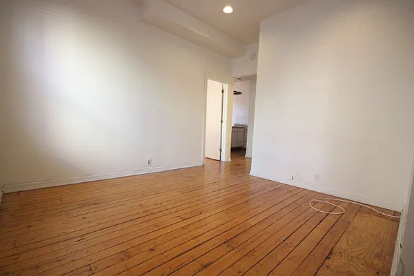Rented by Nooklyn NYC LLC | media 35