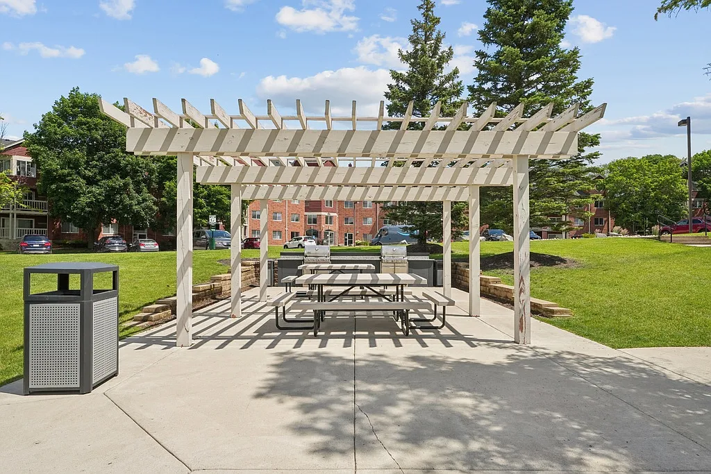 Fountain Place — Photo 2