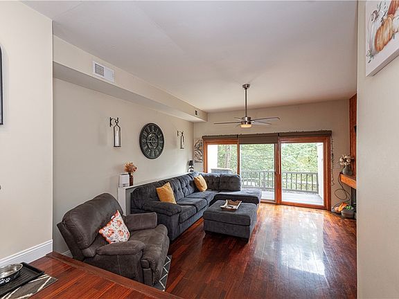 5th image of 746 Carriage Cir