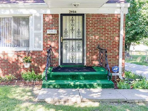 2nd image of 2934 N Centennial St
