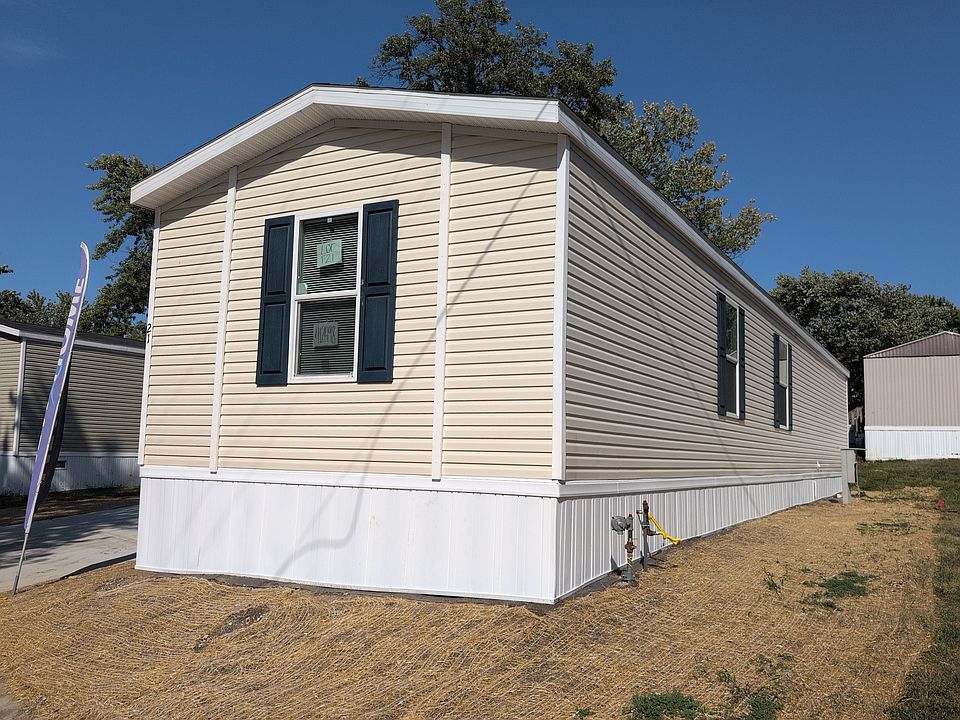 2nd image of 21 Forsythia Dr