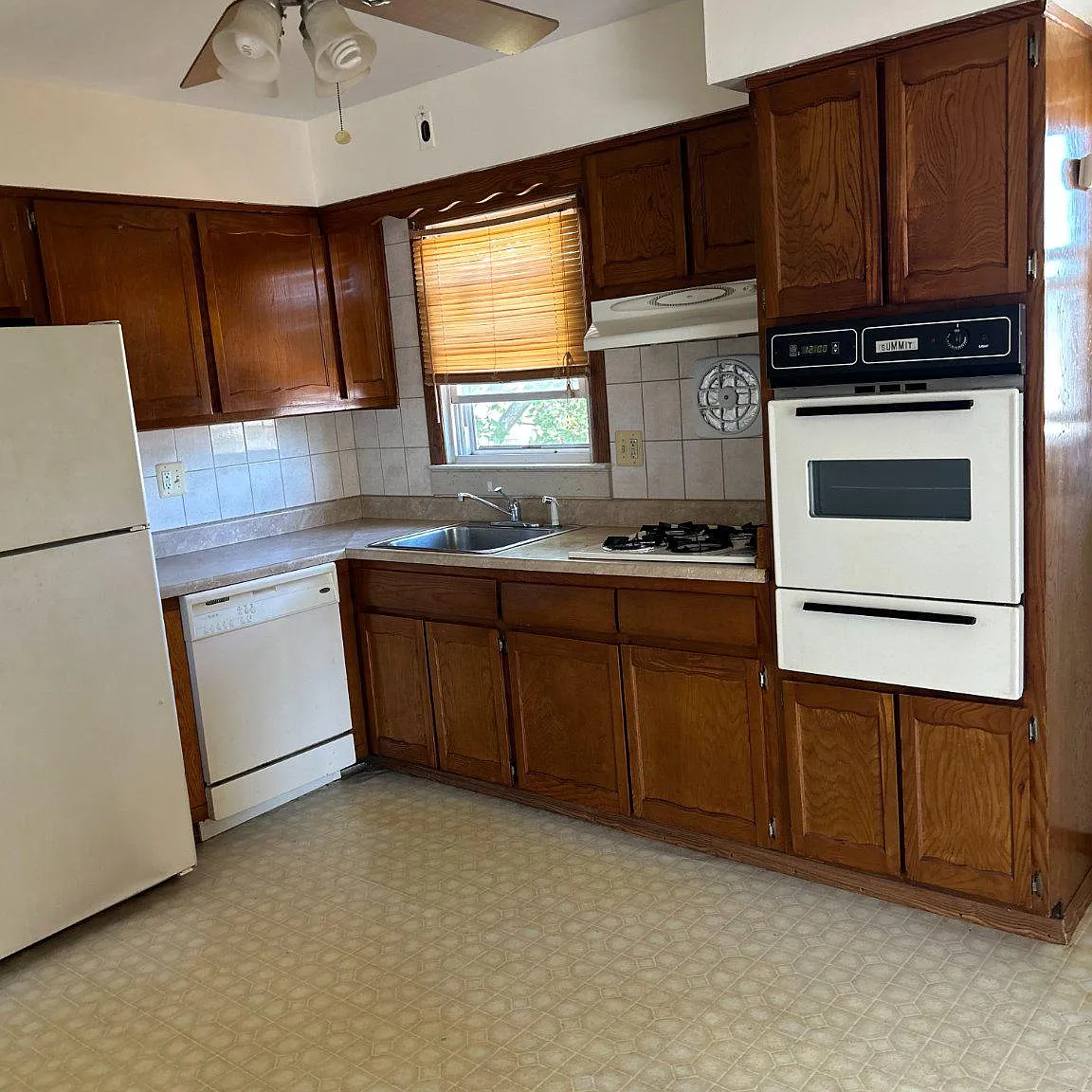 3 bed, 1.0 bath, 1590 sqft, $2,500 — Photo 3