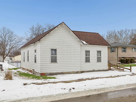 3rd image of 209 Main St