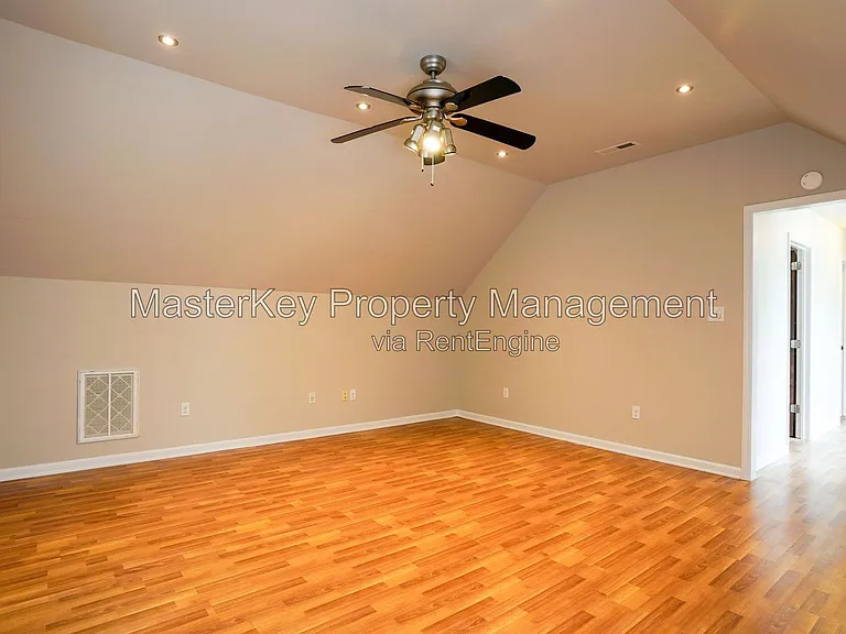 1008 Knighthood Ln — Photo 22