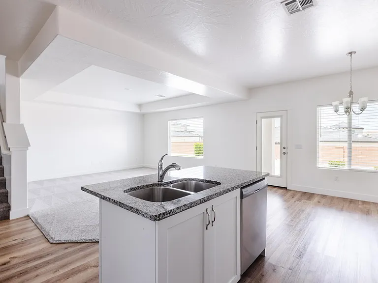 1889 E Honeycomb Dr — Photo 21