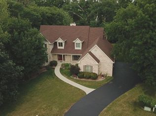 1075 Aster Ln, West Chicago, IL 60185