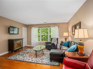 1960 Crest Hollow Dr APT 202, Winston Salem, NC 27127