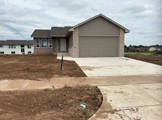 10906 Sondra Ct, Maize, KS 67101