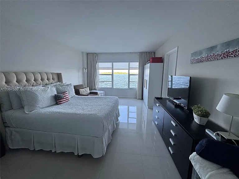 11111 Biscayne Blvd #2B — Photo 3
