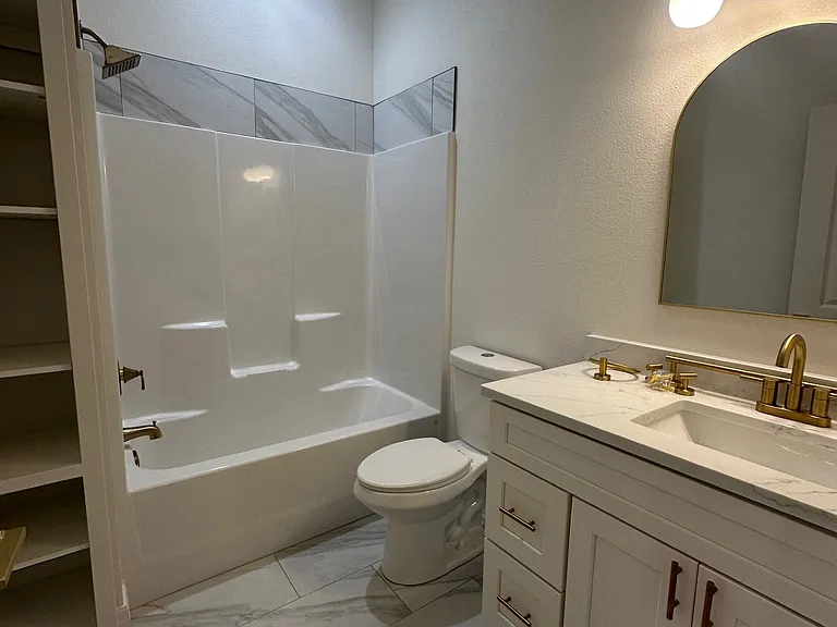 113 E Broadway St #B — Photo 10